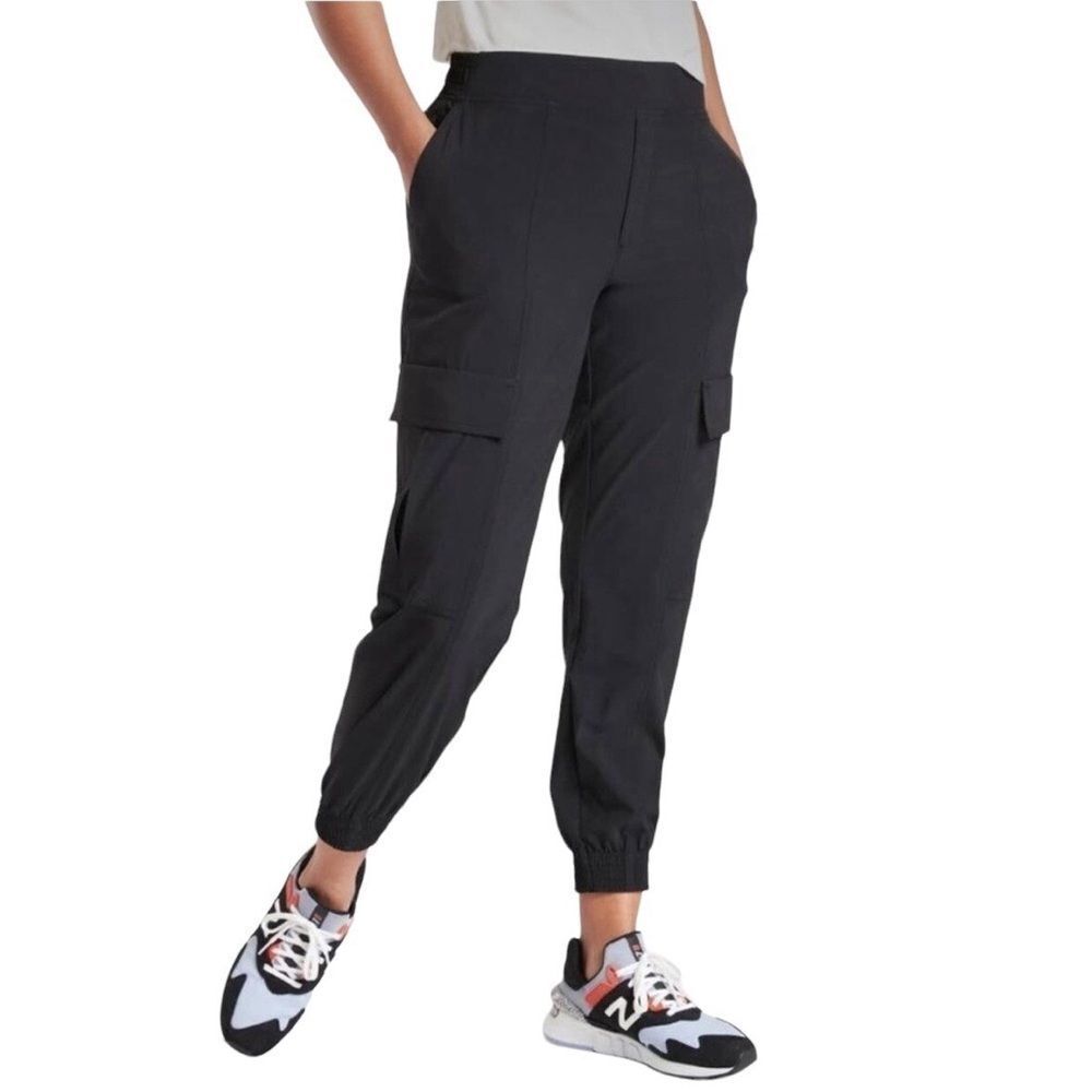 Athleta Black Chelsea Utility Joggers size 6 Casual Everyday pants